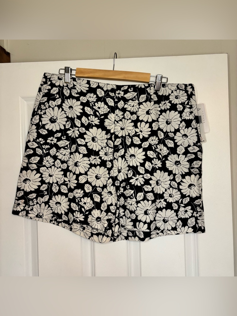 90s NWT Linen Blend Black Floral Shorts Jones New York Linen and Cotton 16 Plus